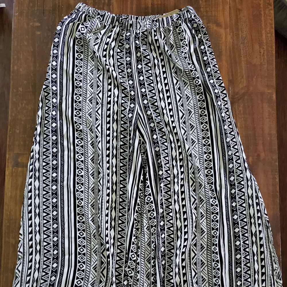 Slit side Flowy Wide Leg Black&White Pattern Pants